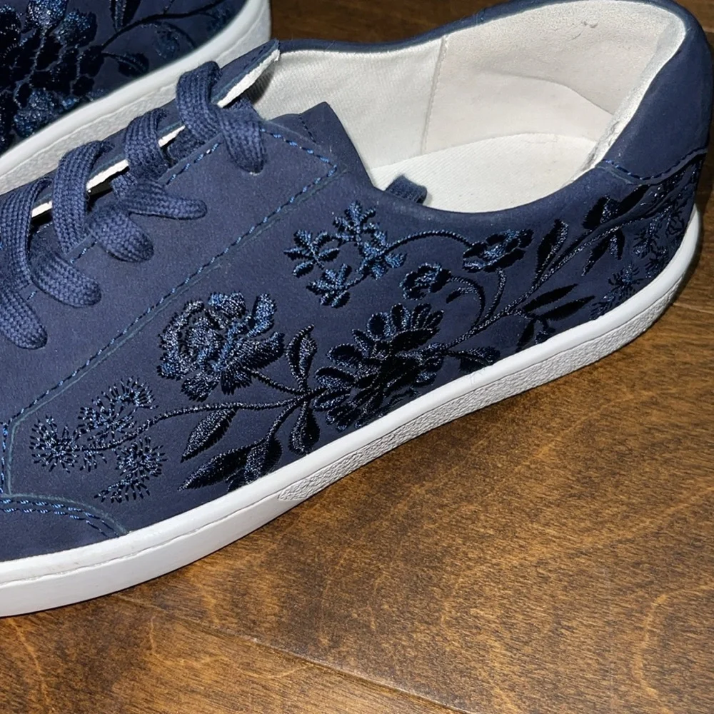 Johnny Was “Bianca” Sneaker - Picture 3 of 7